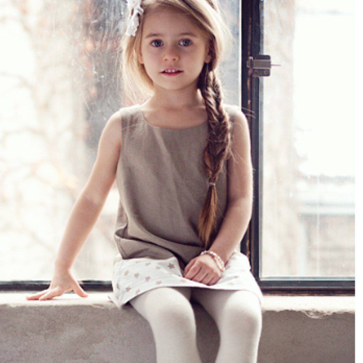 Im layla. Im 10. Daddy left. But mommy loves me.