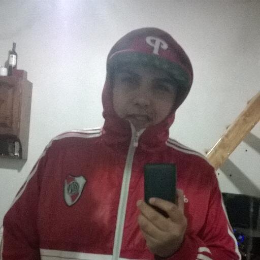Sari es re buena onda♥  https://t.co/m0mQ758N6E   http://t.co/tc4b0FFOPq