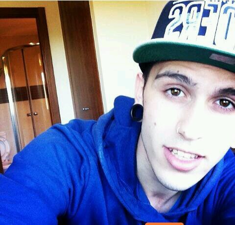 20. Hermano de Luu. Cumpliendo sueños junto a @_CritikaB_LHDA. Viviendo la vida a tope. Fátima mi niña, la amo .Sonreir como forma de vida.