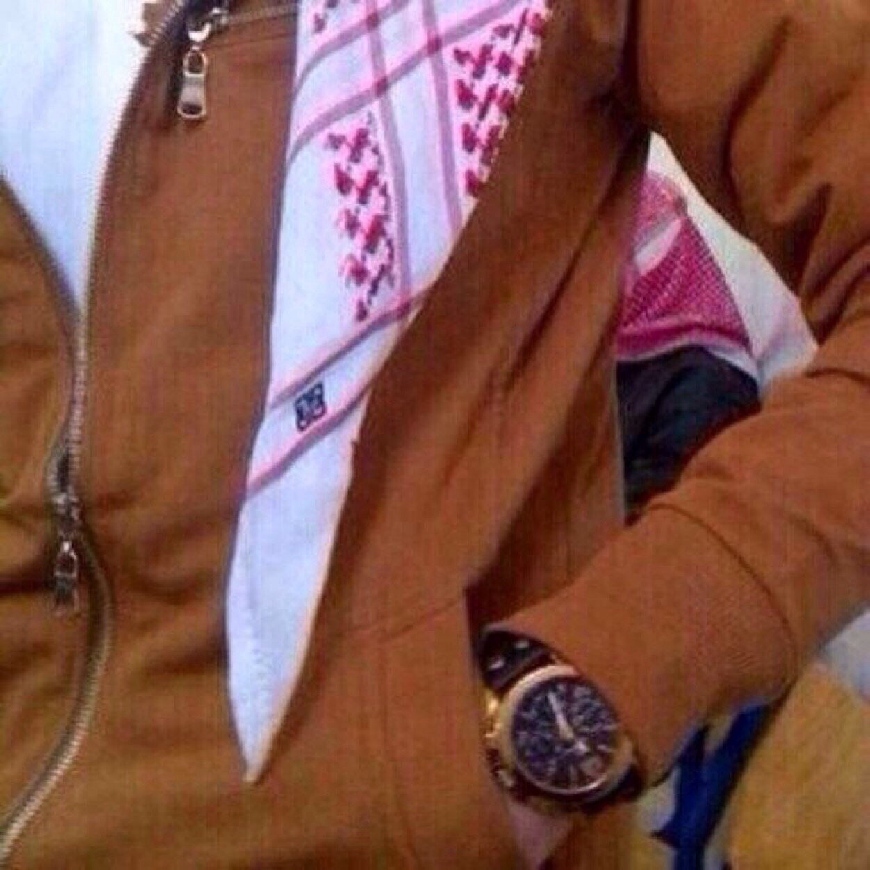 للطيب في روس النشاما علامات واللـي كـسب نعمـيـن لله درره احدن يمـوت وتبكي العين ﻻمات واحدن يموت ويكـفي الناس شره