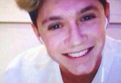 te dei um follow gratis agora vc pode retribuir na @MinaDoStyles17