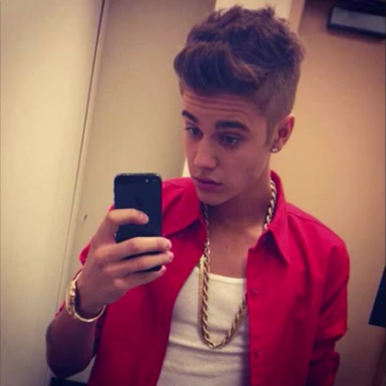 I love all my fans are you a beliber you guys mean a lot to me and thanks for 1billion views on baby
