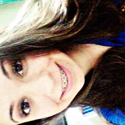 Senhor me faça forte pra poder continuar, a luta é minha vida não me deixe fraquejar. Me guie onde eu for, me livre do perigo, do meu caminho afaste o inimigo!