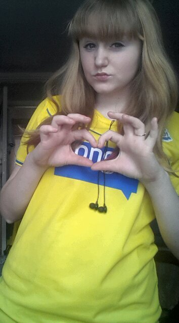 Newcastle United forever! love being a geordie lass.. Chris Brown is amazing!!♥ @pottsey1234's biggest fan coz shes fadoodling amazing!;)♥