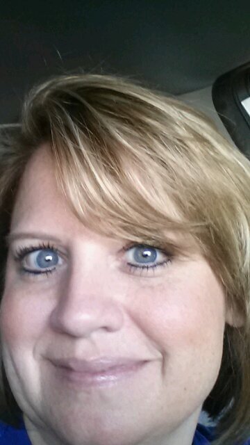 Mom of 2, a almost 20 yr old daughter in college & a 7 yr old sports star little boy!!