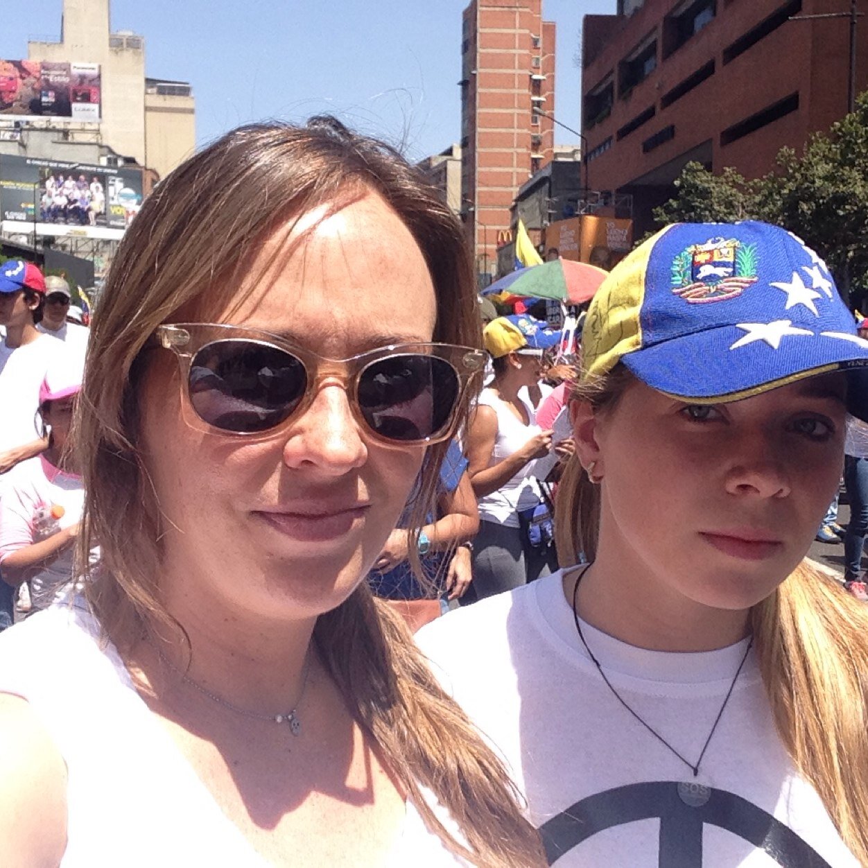 Gallega ante todo! Asume tu el resto.