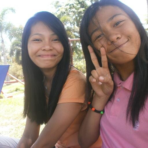i'm inlove. : don't snob me! follow me and i will follow back. ;) I LOVE TALKATIVE. :'))