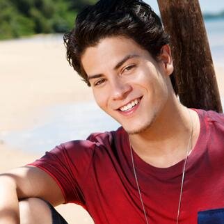 Gente obrigado pelo carinho! Eu que amo vocês, acho que nunca disse isto, primeira vez.... mas é verdade ♥  Fã incondicional de @Aguiarthur e @BrunoMars