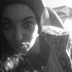 Amo os One Direction Sei tudo sobre eles Harry é o meu preferido mas tambe gosto do Zayn Liam Niall e do Louis :3