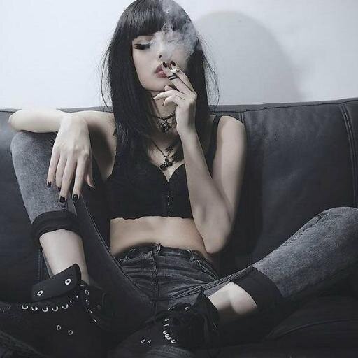 Llega un momento en que tus demonios piden un infierno más grande ~ We are going in circles towards certain death.