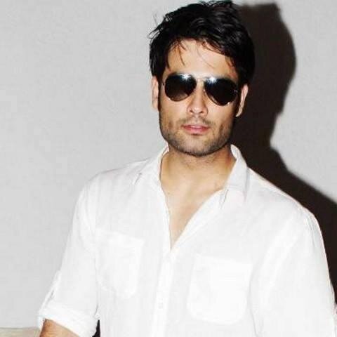 * I am a HARD FAN of VIVIAN DSENA&DRASHTI DHAMI the VAMPIRE&ROCKSTAR  all FANS can FOLLOW me too! RISHBALA my fav JODI they rocks together *^_^*