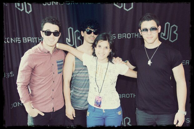 I meet the Jonas Brothers 17/03/13 I touch @ddlovato's hand on 25,26/12 @nickjonas  concert 29/09 @papajonas RT 10/07