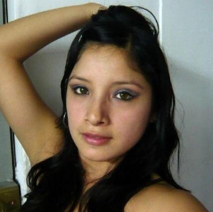 Estudio Administracion .... Amo cocinar, bailar salsa ,compartir mis goces y emociones y salir a divertirme.... con moderacion ;) 3