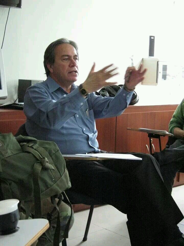 Integrante del Comité Ejecutivo Central del Partido del Trabajo de Colombia PTC, miembro del Comité Editorial de La Bagatela, dirigente sindical.