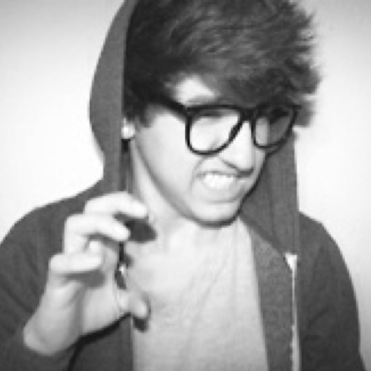 bieberdresses's profile picture. Obsessed with one band, tons of youtubers, and others ❤️