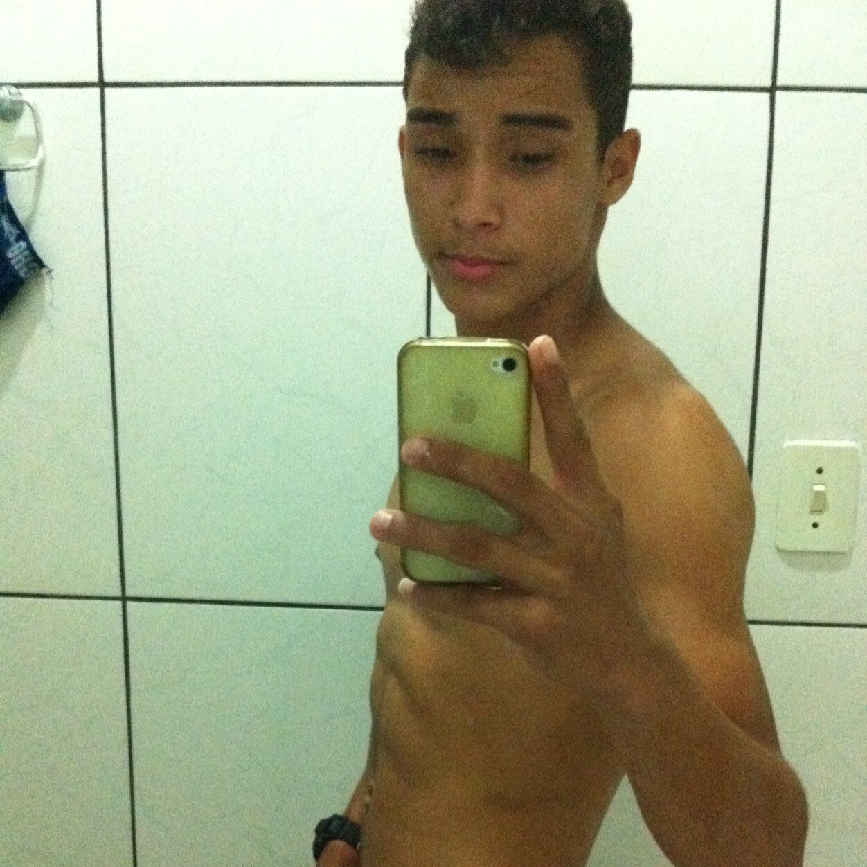 Eu sigo voce, mais faz o favor de seguri tambem ta?
Ah, e sigo todos de volta! Não se preocupem