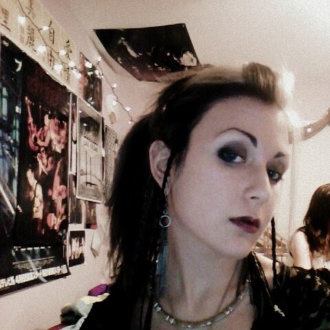 Silent artist with a wild side and a taste for cigarettes and Whiskey ;)