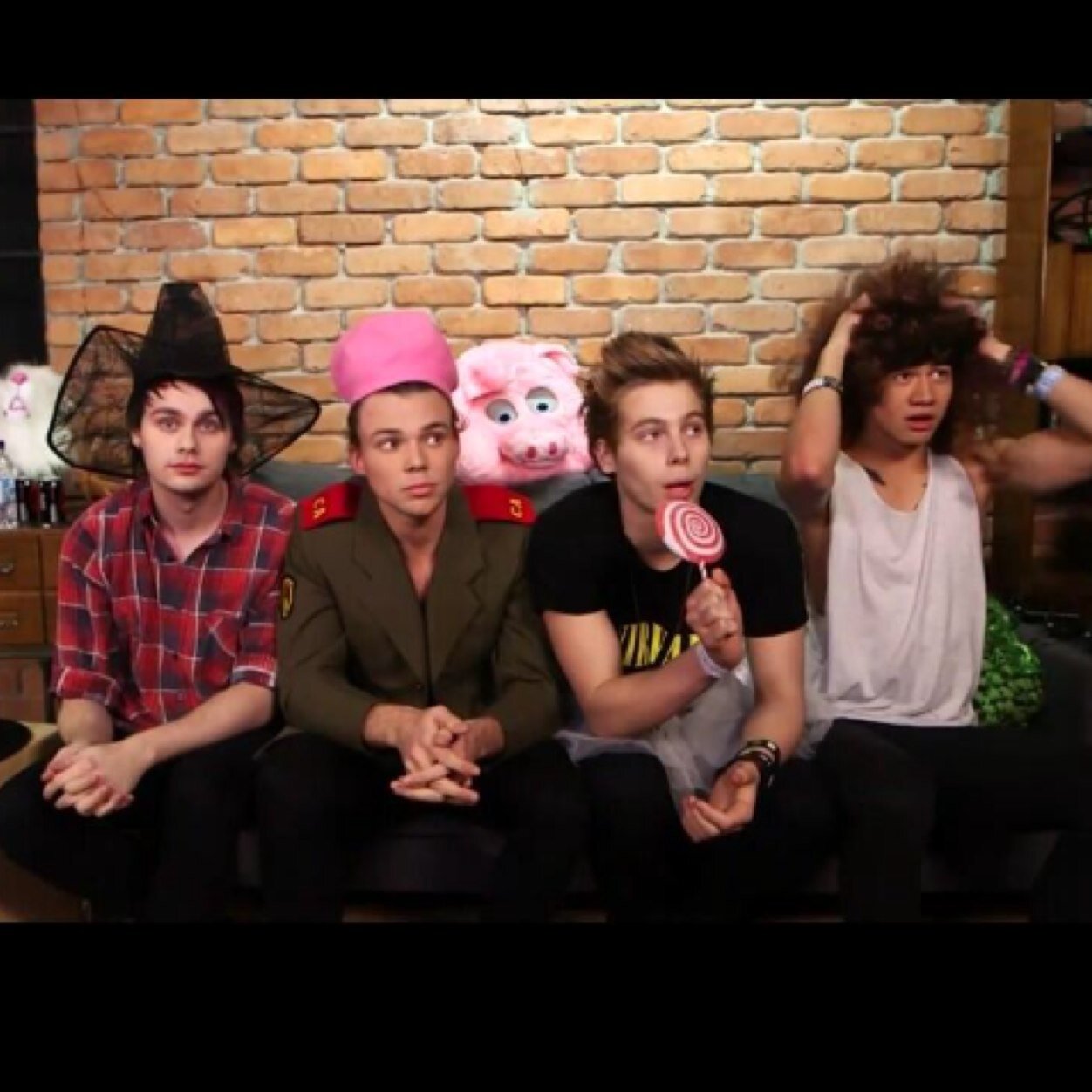 KetchupAlready's profile picture. Please go and follow @WildHemmo96 shes looking for new mutuals and has luke/4 so if you want she'll DM him for you!