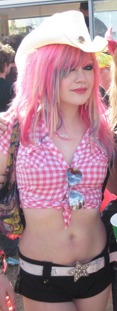 Suzyge09's profile picture. 19yo, living in Manhattan, NYC!!  Work for local newspaper whilst studying for a degree in fashion journalism.