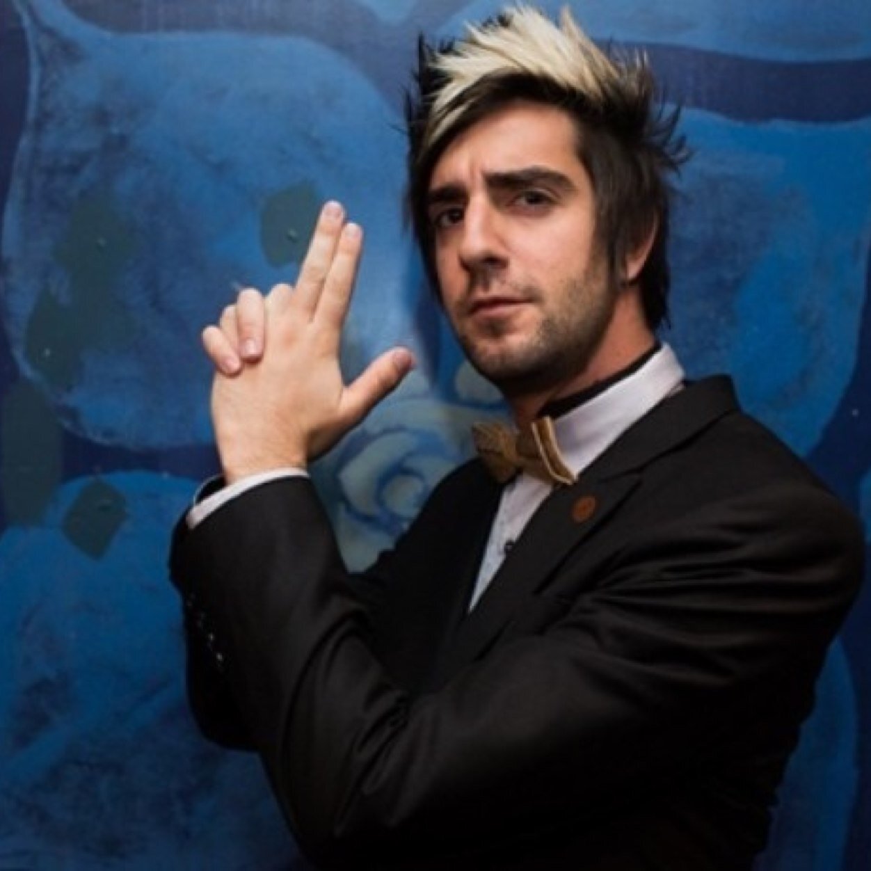 Some weird lanky dude that plays guitar in some band.