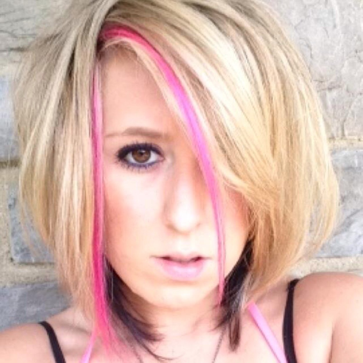 bre_lee17's profile picture. 