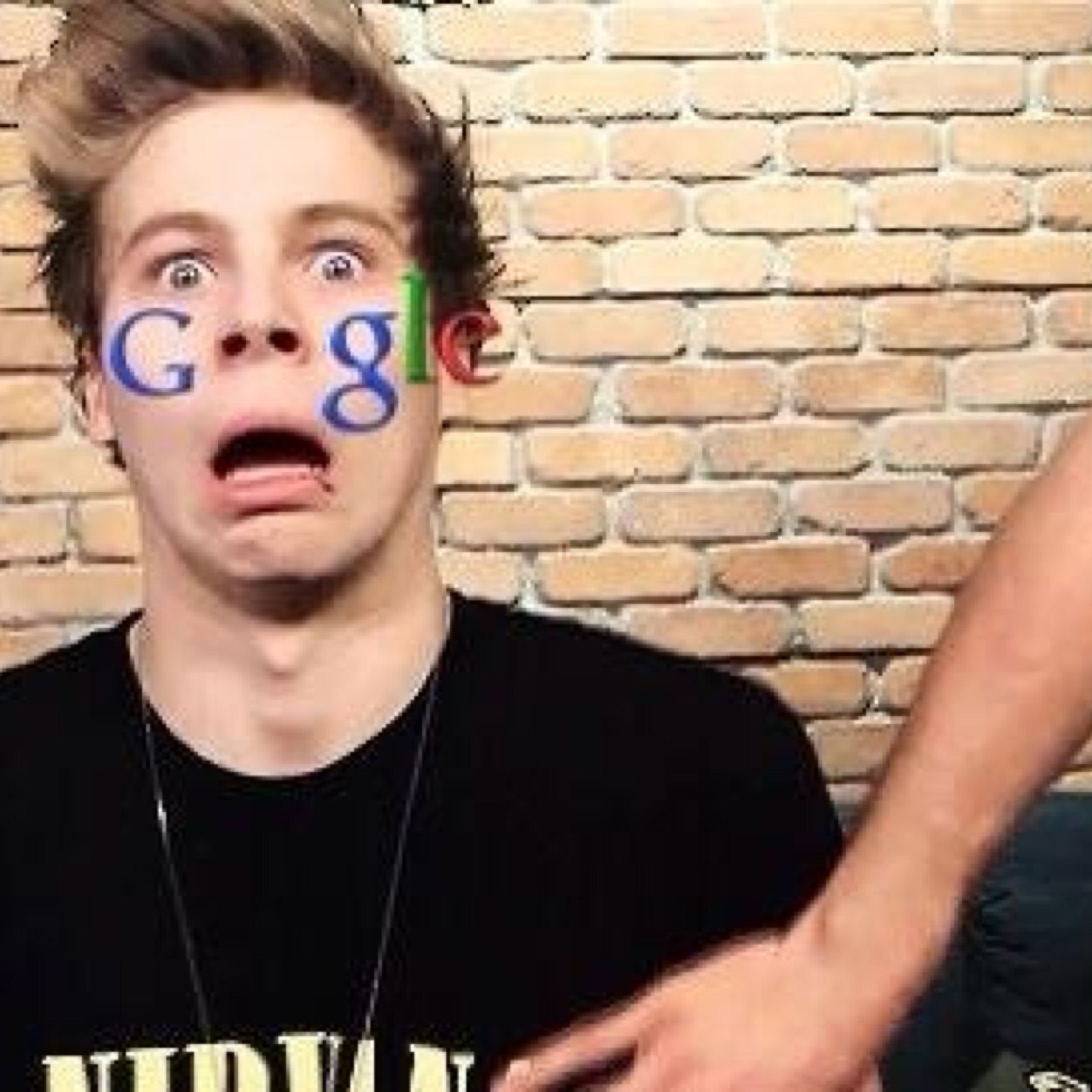 Free smile follow :) -@dukeofmuke