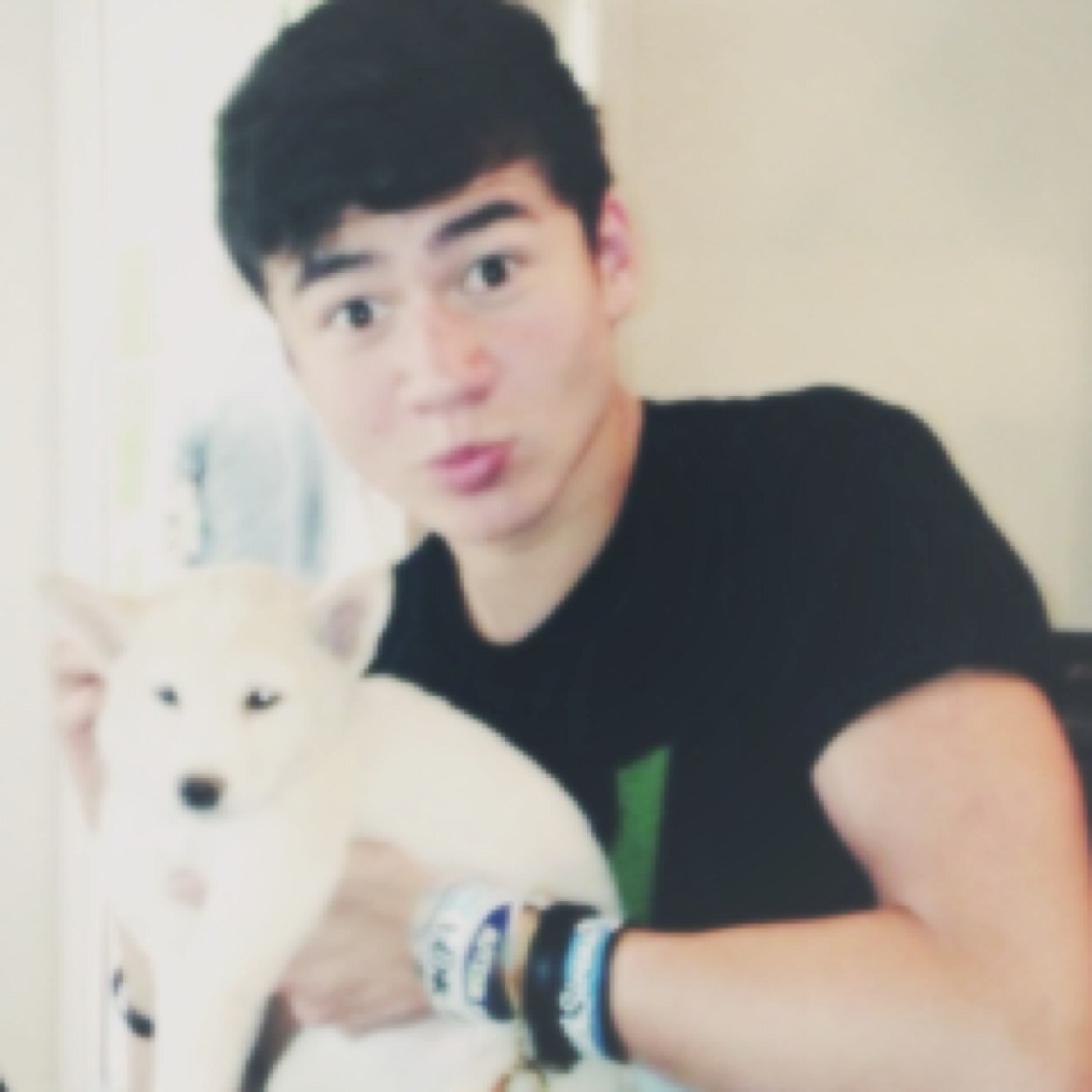 follow @lilxcluke please! they follow back :) stay stong beautiful ily