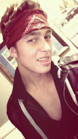 cold pizza
Tie-dye shirts
Broken hearts
Give'm here, 
Hand me downs
Give me  leftovers
Give me  sloppy seconds