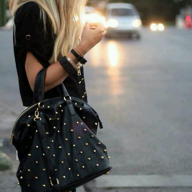 Aquí toda la ropa que estas buscando. Esta cuenta la llevamos @clothes_girls12 @erika20072000 @turopa1 @fashinandchic seguirnos en esos tambieen :))