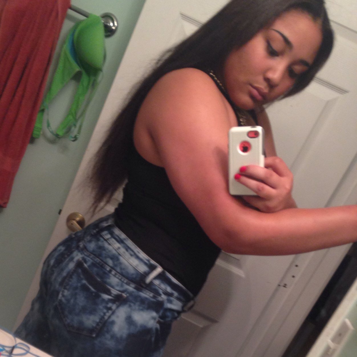 - IG:therealestb_txh
 Senior At Welly High 
Ball is Life & TrackNation Hoeeee !