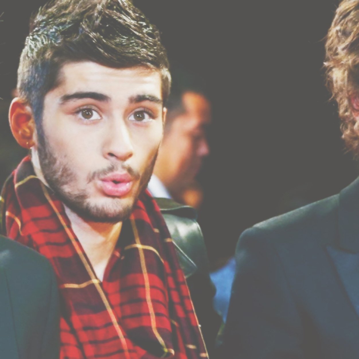 Hello there lovely, could you please follow @caginglarry? Thanks stay fab x