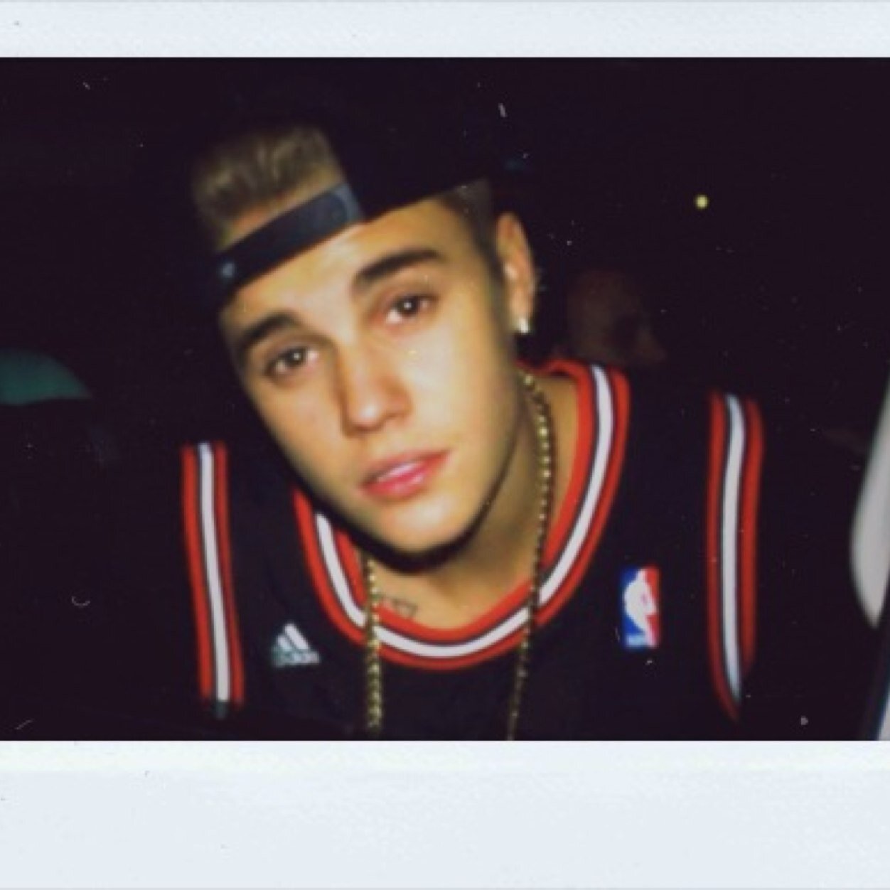 Justin :) (Goal: 2k Trying to reach so i can follow all the people who are following me back! PLEASE dont unfollow me!)