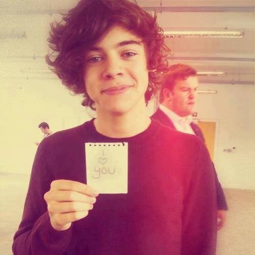Hii you just got a free follow from @hil_ly bc you deserve it! xx 

Now go follow her! Have a great day xx