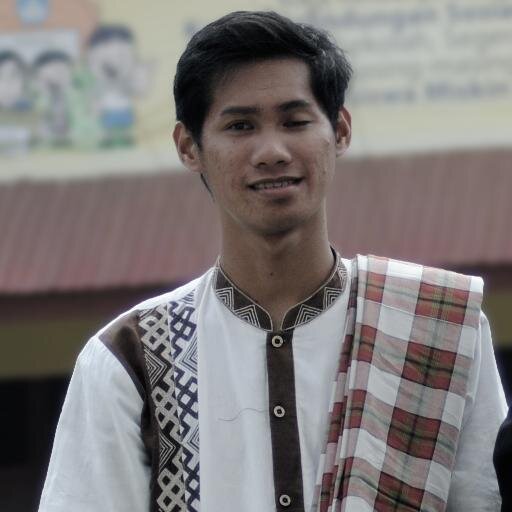 Jadi lah dirimu yang terbaik untuk semua orang dan setiap orang,dan buat lah semua orang sebahagia mungkin.