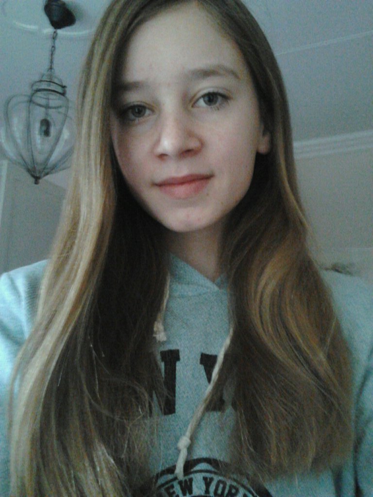 15 jaar, synchroonzwemmen ♡, 4 vwo ,  insta: annevangaal