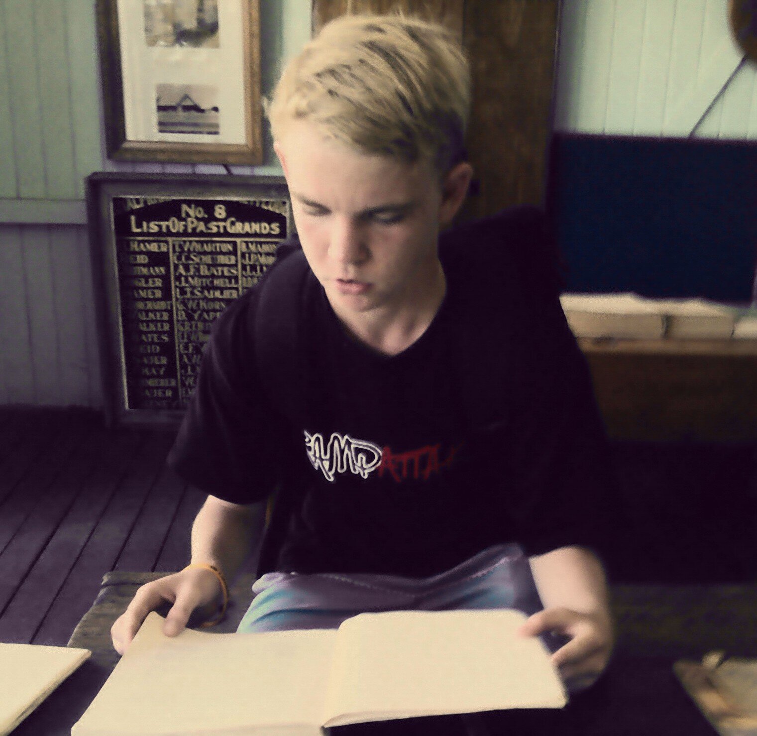 DylanRatcliffe1's profile picture. People ask me  Dylan, what do you want in life ? and i make shit up. Like,  A one ended stick maybe