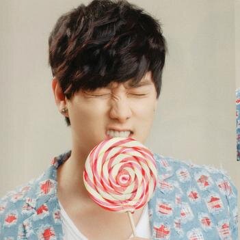 I was born 1997  my name is badria 유키스 my love @u_kisseli ♥♥follow me =follow back just k-pop