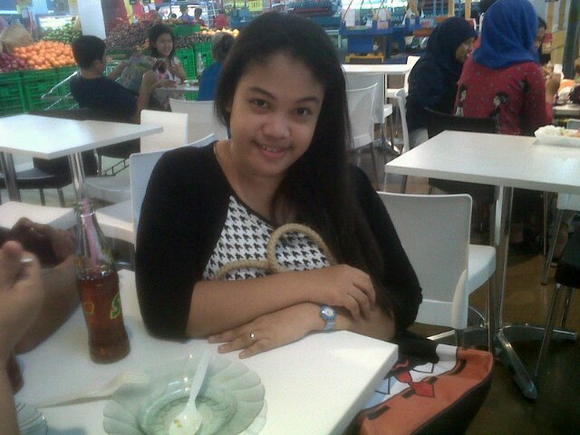 gw sihh orangnyaa simpel ajaa ☺.erdi sobriyan I love you sayaanggggg♥:*