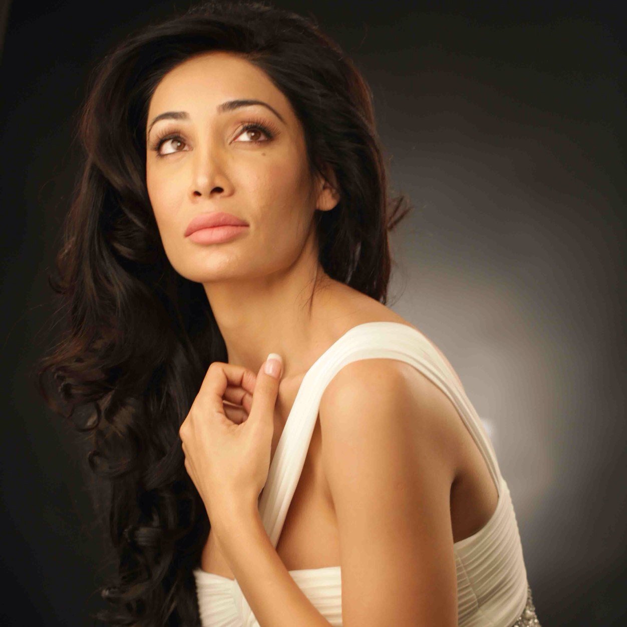 Sofia Hayat : Sofia Hayat In Red Dress ~ celebs talkies : She holds a
