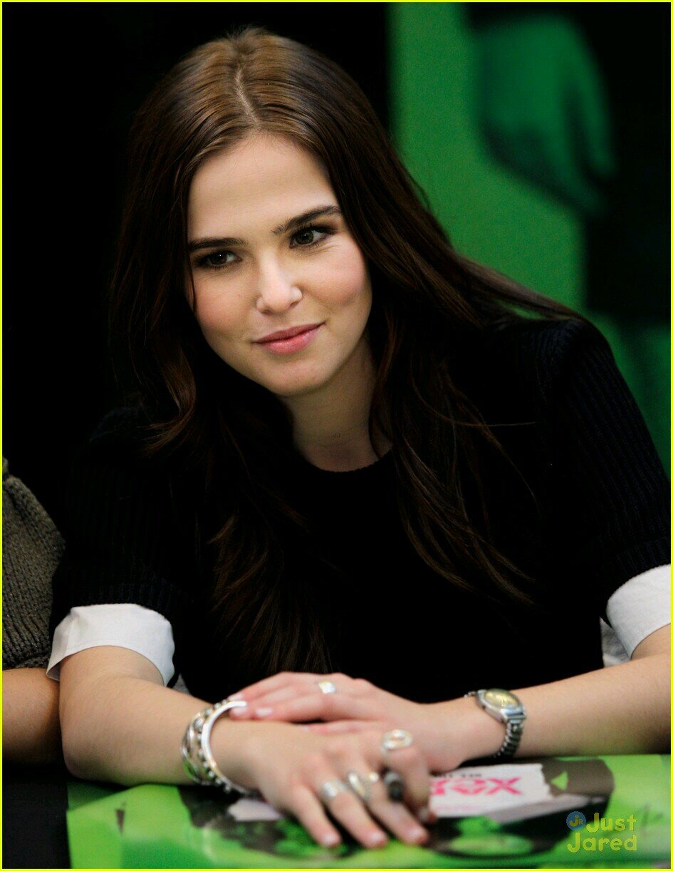 Follow me on my others accounts @roserose148,@eva_hathaway @ZoeHathaway