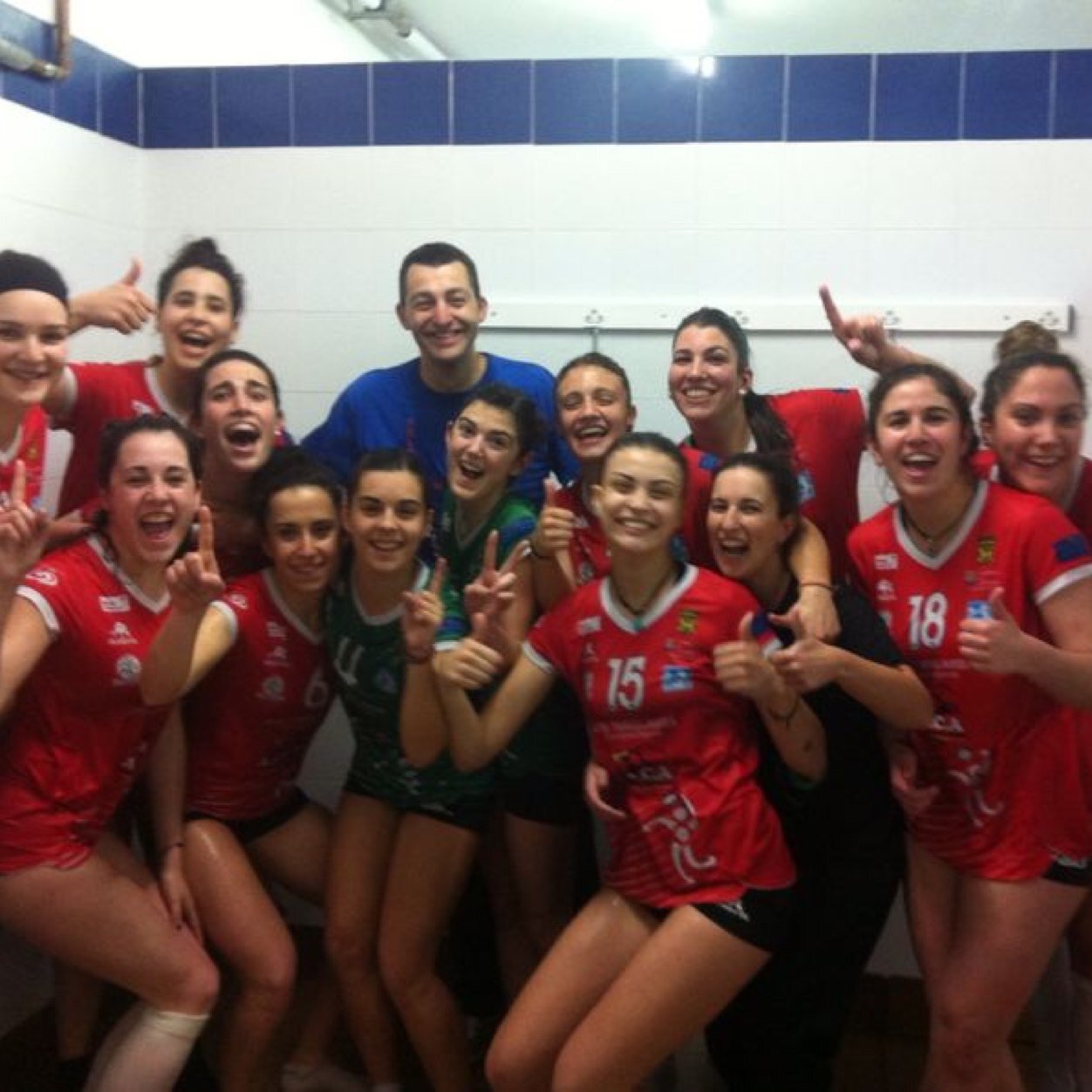 Princess..Jugadora de voley.. Enamorada de el... La vida es corta, sonrie a quien llore, ignora a quien te critique y cuida de quien te quiere ;)