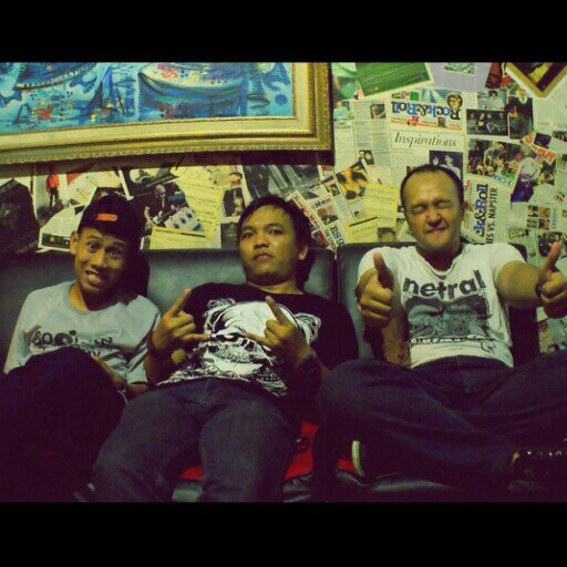 we are 3 people from Mungkid City :D | Alternatif Rock Pop Punk | @zudan_breakfast| @YougoBreakfast | @ewin_presley | cp: 083867907409