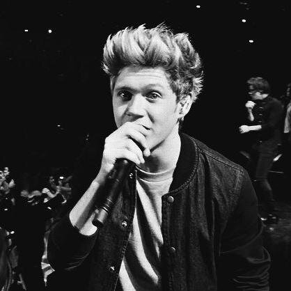 Can you please follow @LovingMyNialler and not this acc? :)