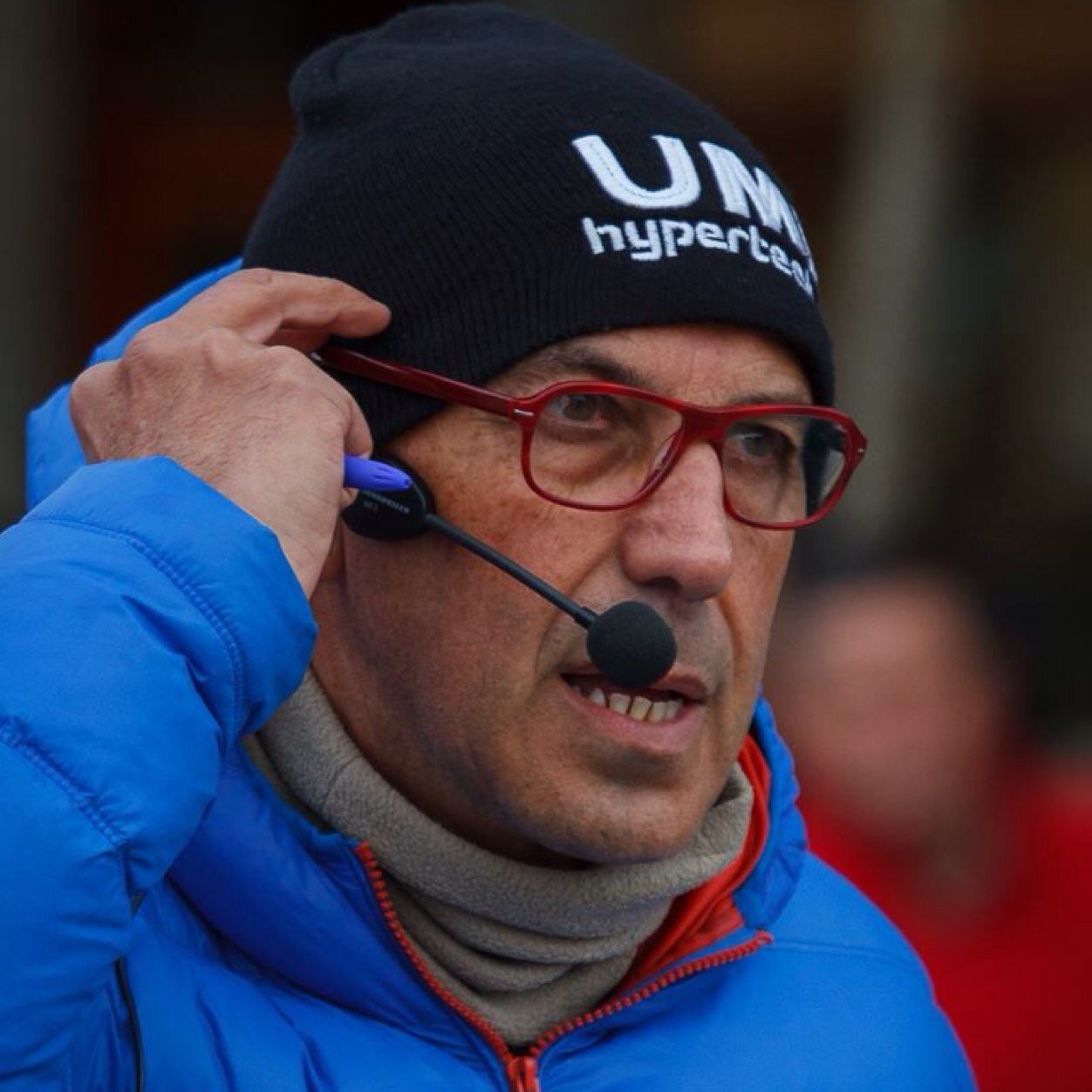 Excorresponsal de prensa y reportero gráfico en Diario Montañés. Locutor de radio profesional en Cantabria Digital-106,7 y de todo tipo de eventos deportivos.