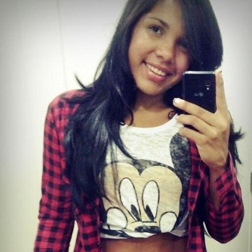 lorenafr_'s profile picture. 16 anos, divertida, romântica, viciada em livros ♥, violonista ♥, apaixonada por música ♥, skatista e patinadora ♥ NetoCruz ♥