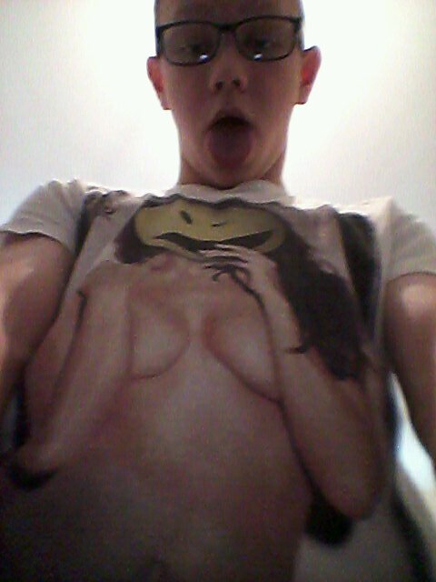 im just an average 14 year old british lad so im into gaming and those website that are blocked at school... so gollow me and ill follow back xoxo