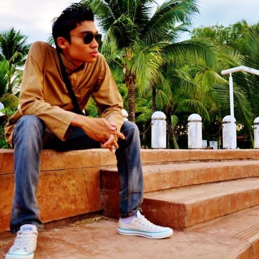 AKU TIDAK PERNAH SEMPURNA DIMATAMU