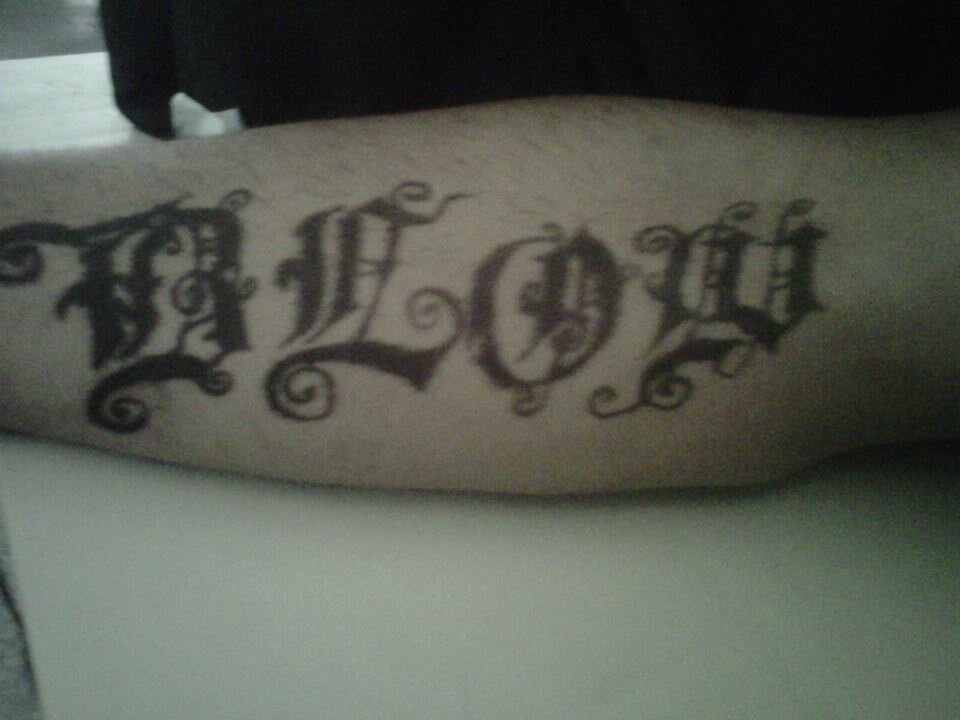 My Name Is Yerry_Blow Whatsap 849-882-2681 My Otro Twitter @Yerry_blow Cantante Faborito @01shadowblow ♫♪♫ #Eo