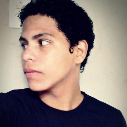 Não são os grandes homens que transformam o mundo, mas sim os fracos e pequenos nas mãos de um grande Deus.