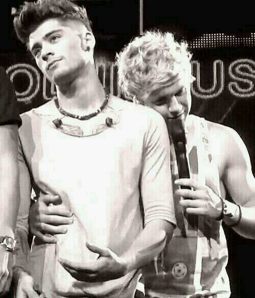 Who's that shadow hold me?           ∆@Hana1Diirection my little babe∆         Andalucia/Spain